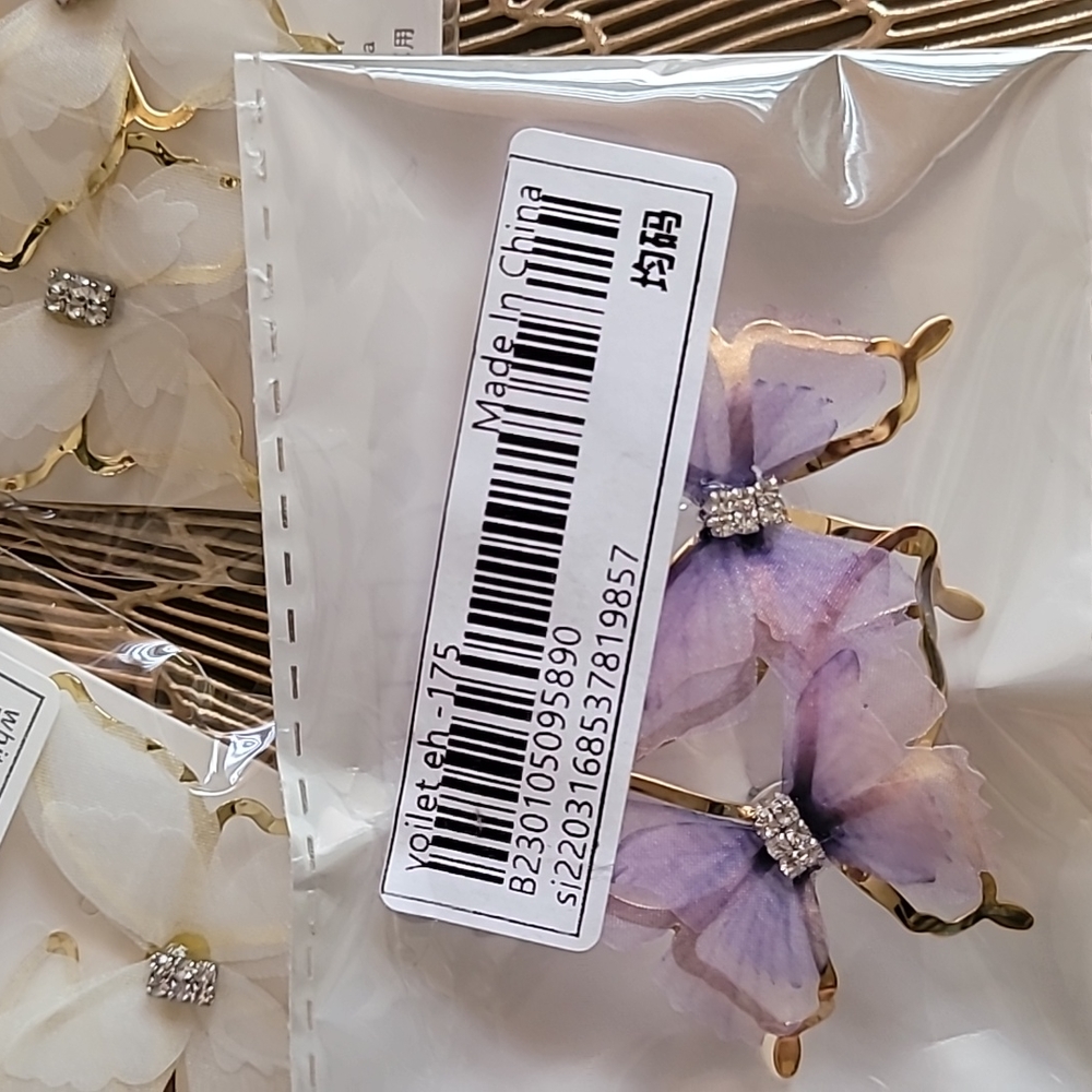 BUTTERFLY 🦋 DESIGN EARRINGS - Picture 12 of 16